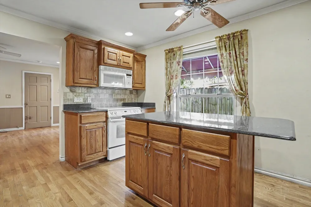2005 E 52nd Street Tulsa, OK 74105