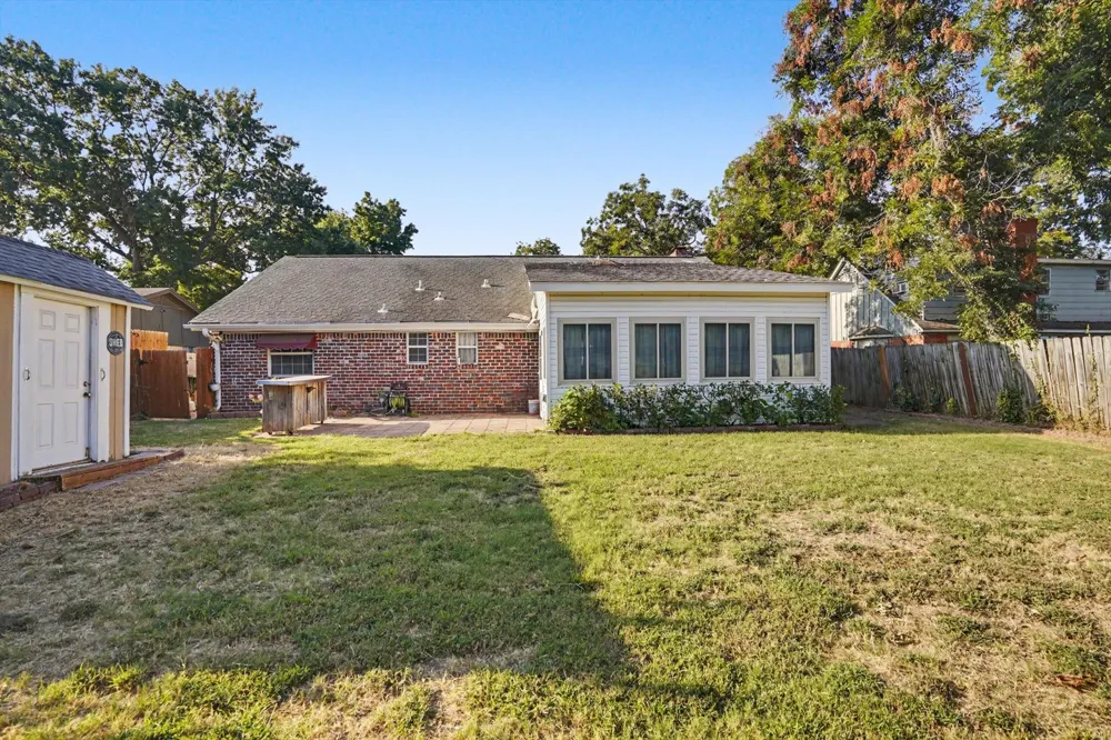 2005 E 52nd Street Tulsa, OK 74105