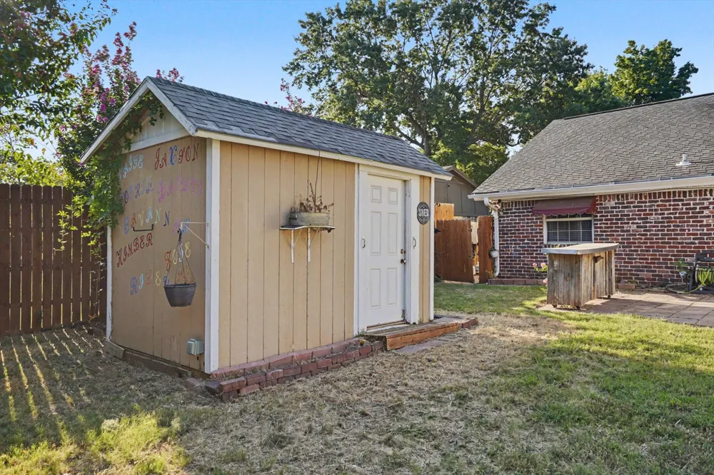 2005 E 52nd Street Tulsa, OK 74105