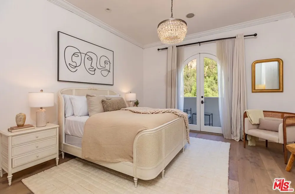 5209 Newcastle Lane Calabasas, CA 91302