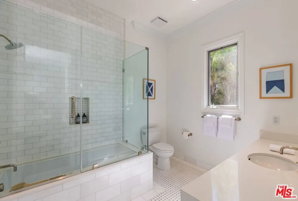 5209 Newcastle Lane Calabasas, CA 91302