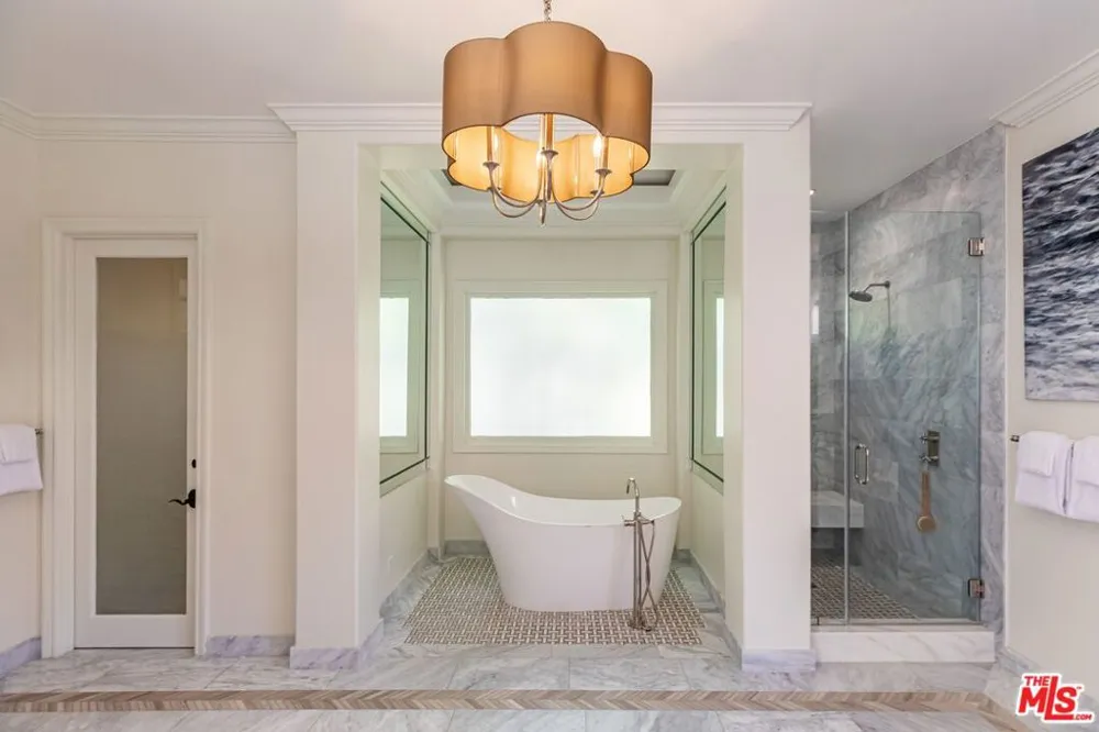 5209 Newcastle Lane Calabasas, CA 91302