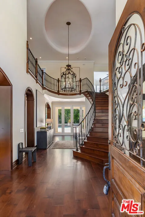 5209 Newcastle Lane Calabasas, CA 91302