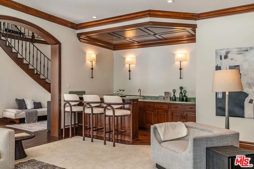 5209 Newcastle Lane Calabasas, CA 91302