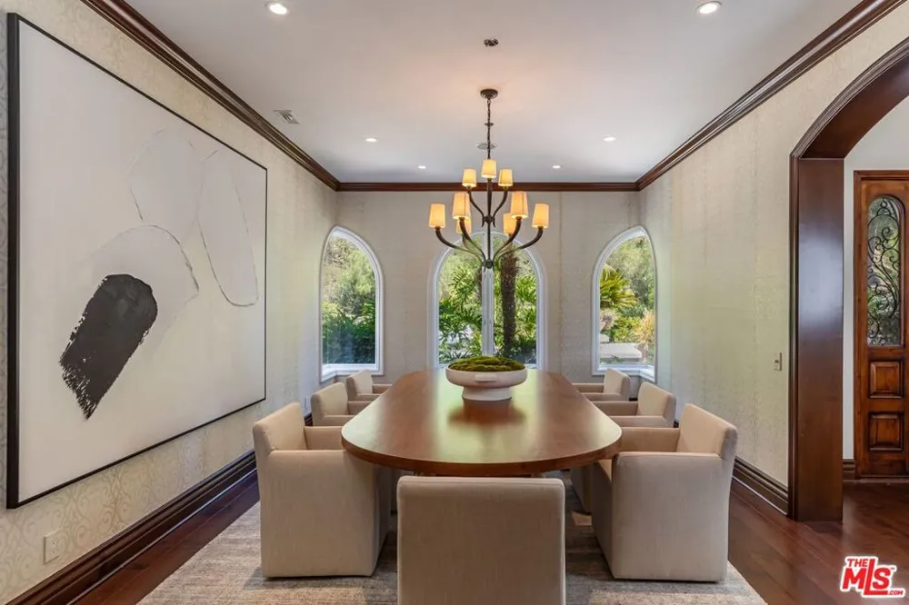 5209 Newcastle Lane Calabasas, CA 91302