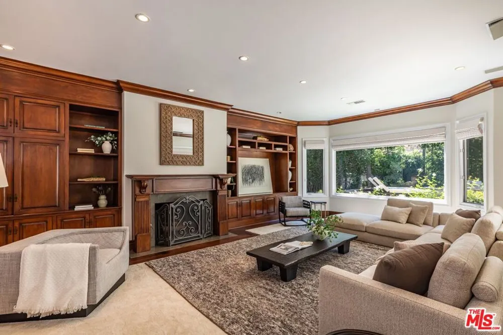 5209 Newcastle Lane Calabasas, CA 91302