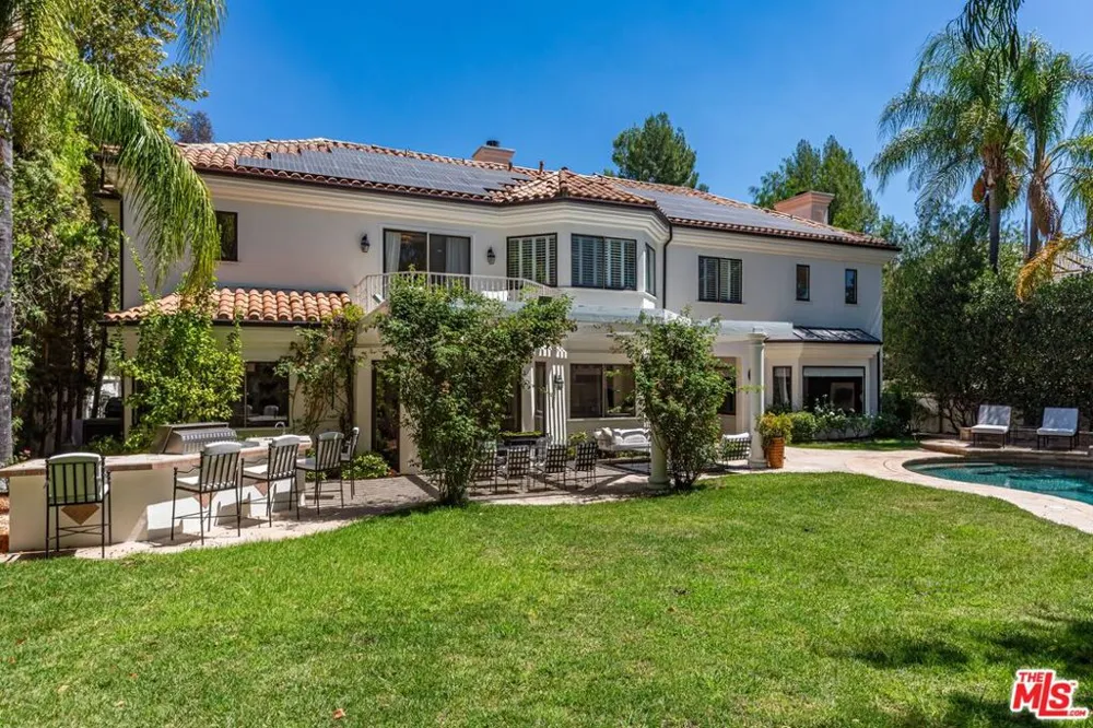 5209 Newcastle Lane Calabasas, CA 91302