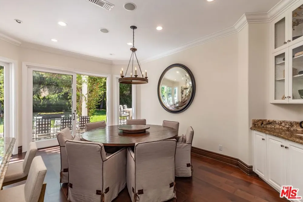 5209 Newcastle Lane Calabasas, CA 91302