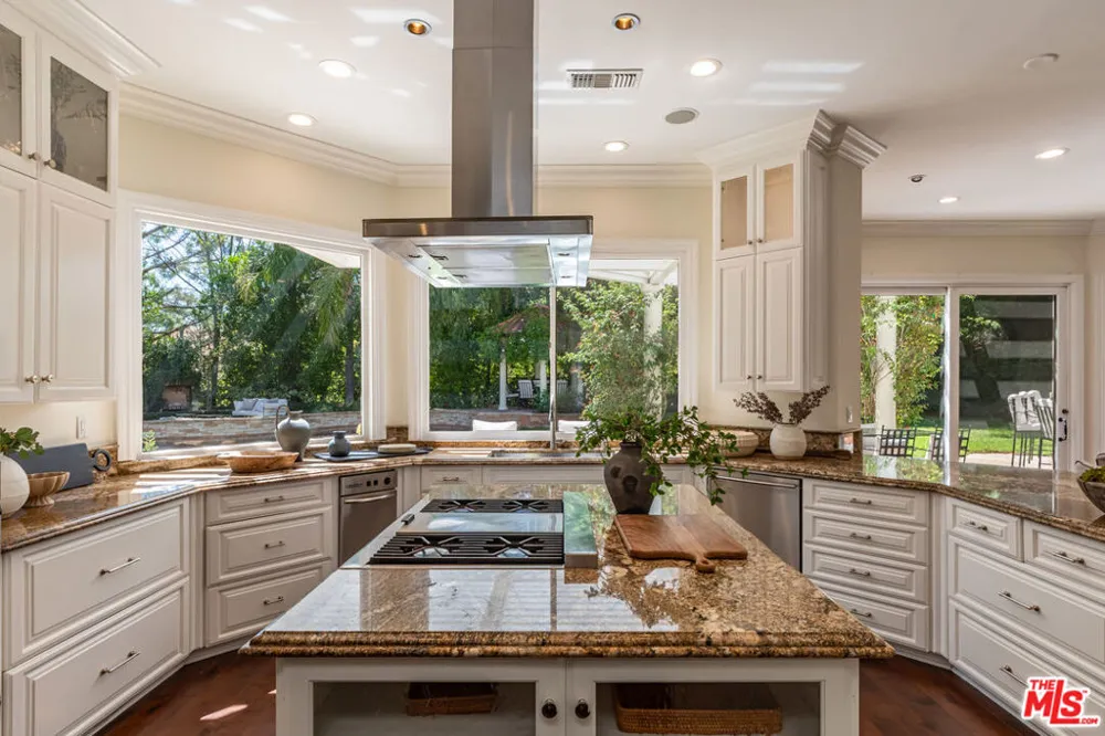 5209 Newcastle Lane Calabasas, CA 91302