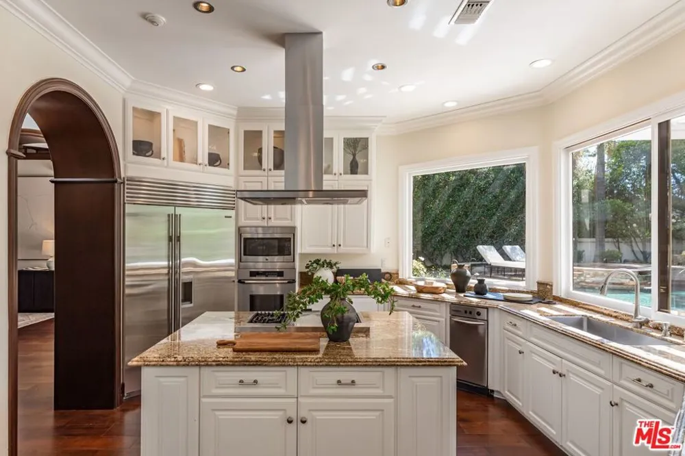 5209 Newcastle Lane Calabasas, CA 91302