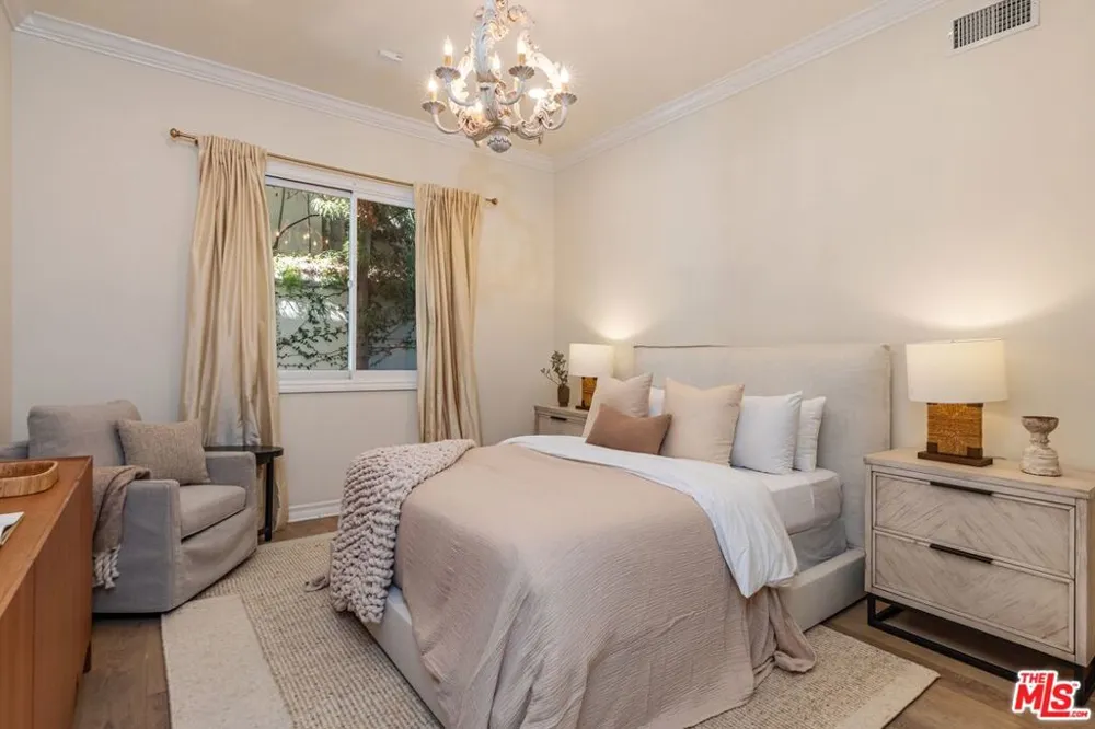 5209 Newcastle Lane Calabasas, CA 91302