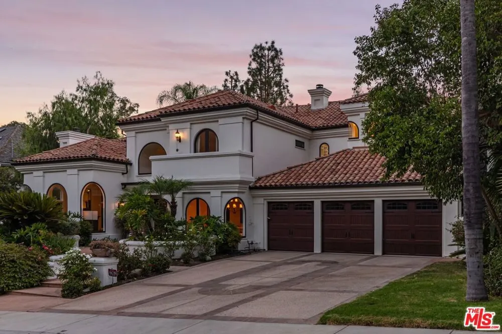 5209 Newcastle Lane Calabasas, CA 91302