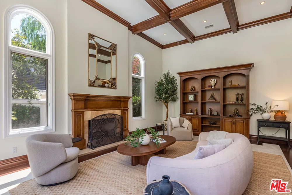 5209 Newcastle Lane Calabasas, CA 91302