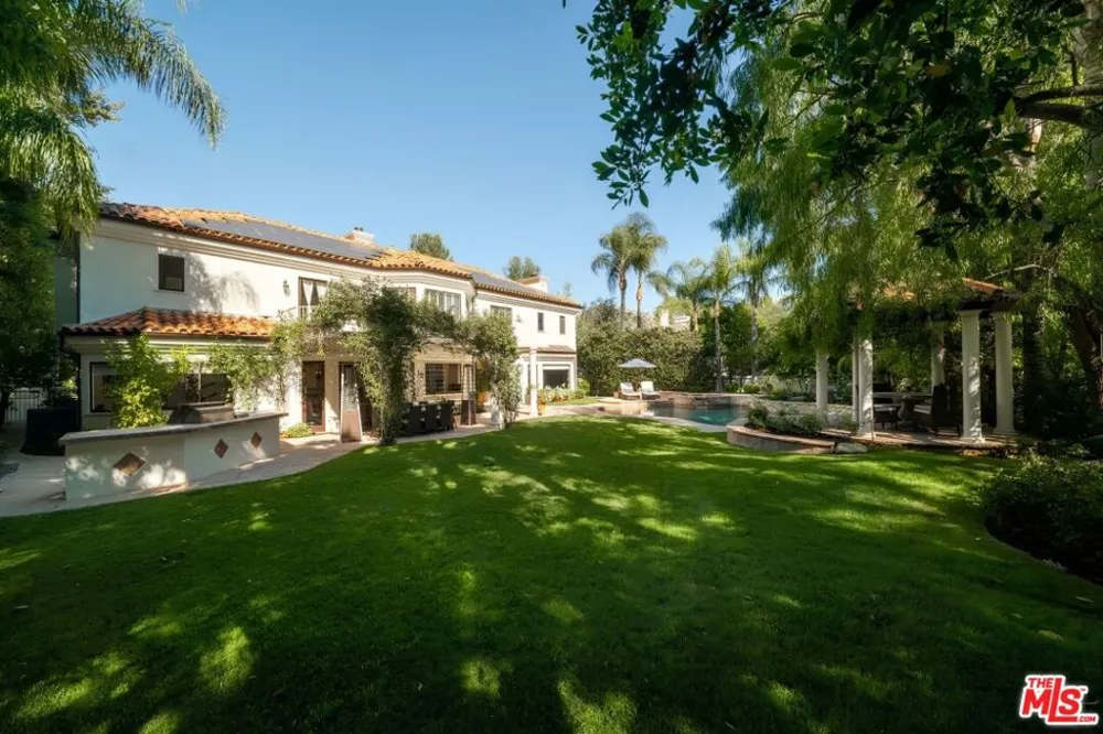 5209 Newcastle Lane Calabasas, CA 91302