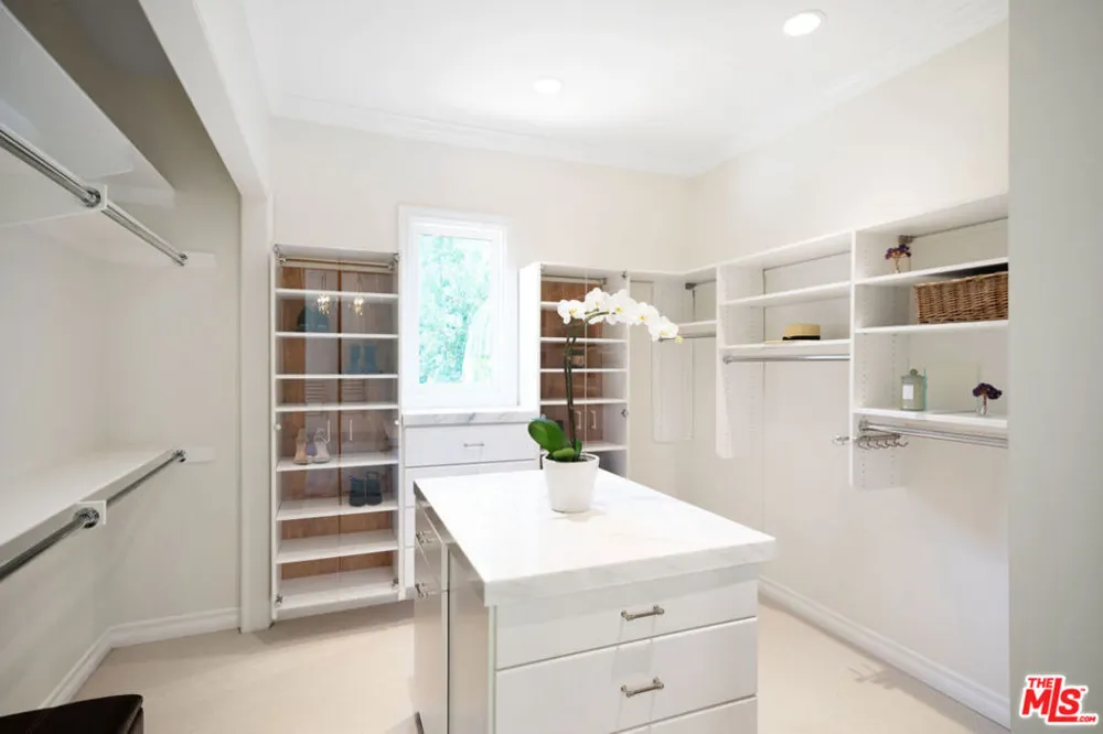 5209 Newcastle Lane Calabasas, CA 91302