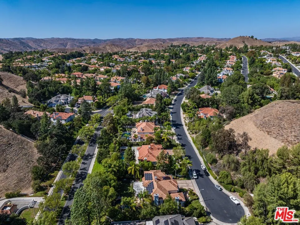5209 Newcastle Lane Calabasas, CA 91302