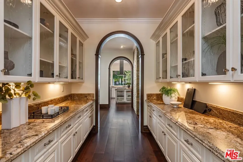 5209 Newcastle Lane Calabasas, CA 91302