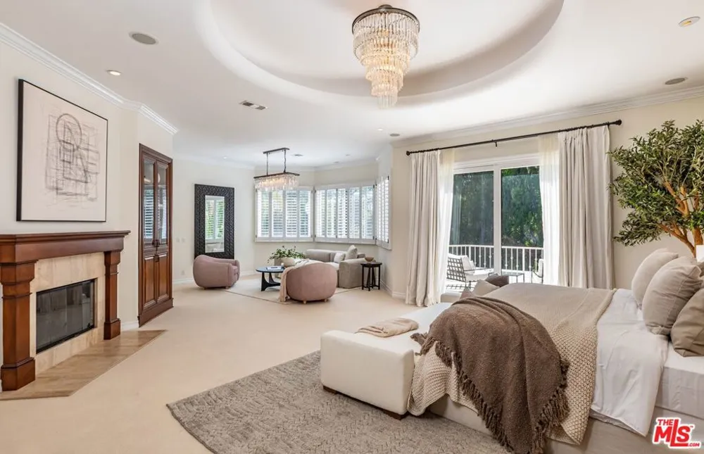 5209 Newcastle Lane Calabasas, CA 91302