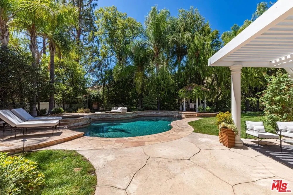 5209 Newcastle Lane Calabasas, CA 91302
