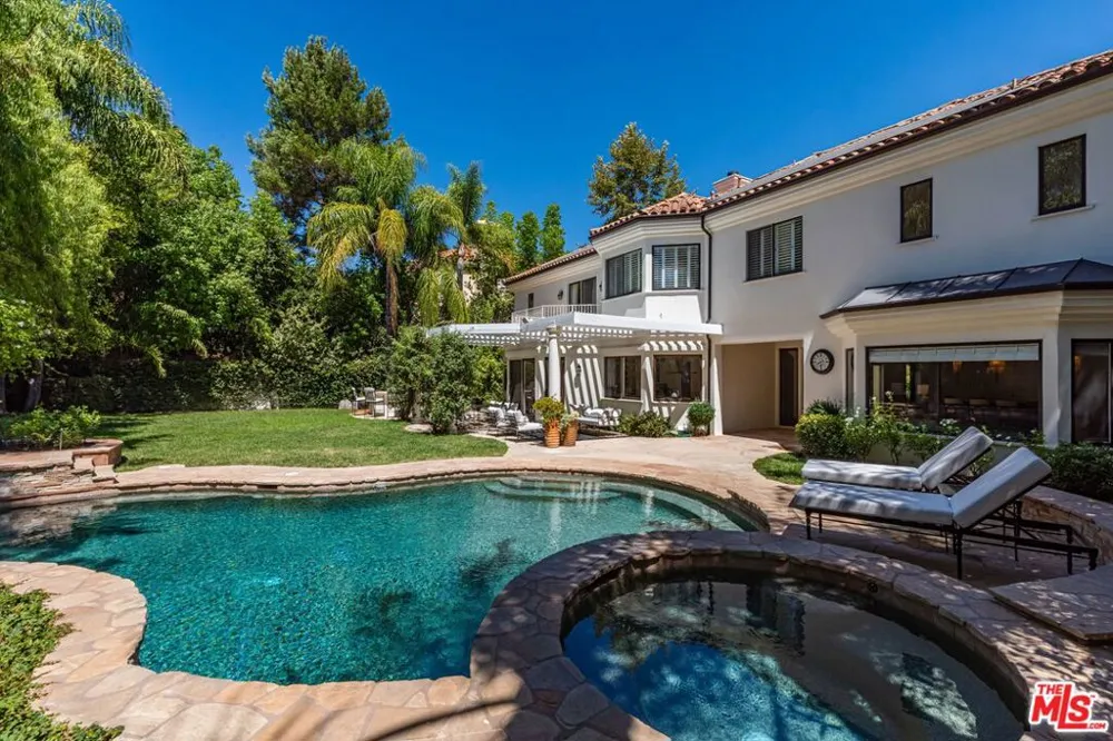 5209 Newcastle Lane Calabasas, CA 91302
