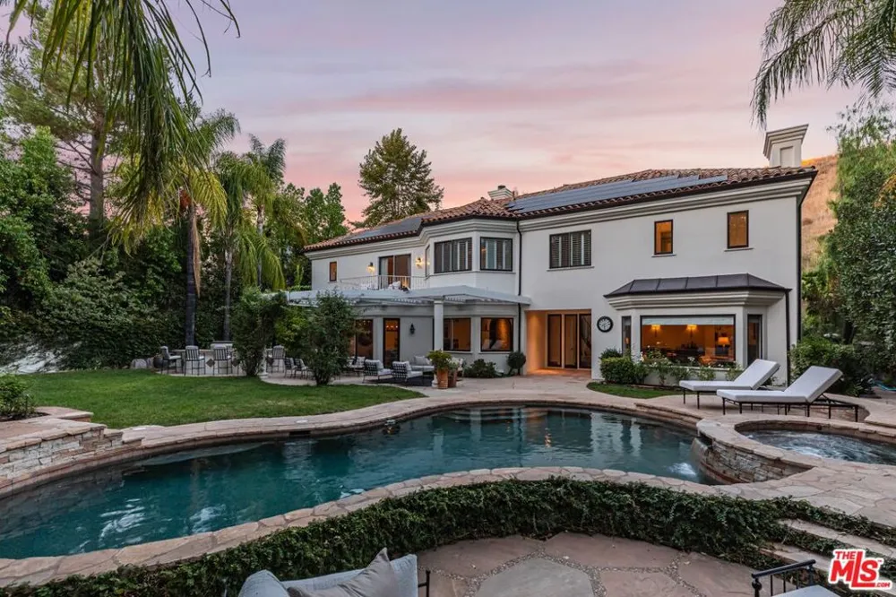 5209 Newcastle Lane Calabasas, CA 91302