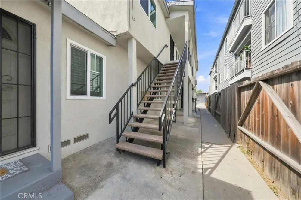 1613 E 6th Street #B Long Beach, CA 90802