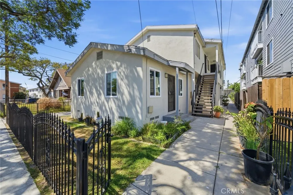 1613 E 6th #A Long Beach, CA 90802