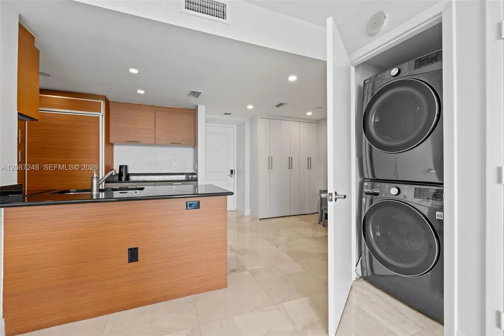 50 Biscayne Blvd #4405 Miami, FL 33132