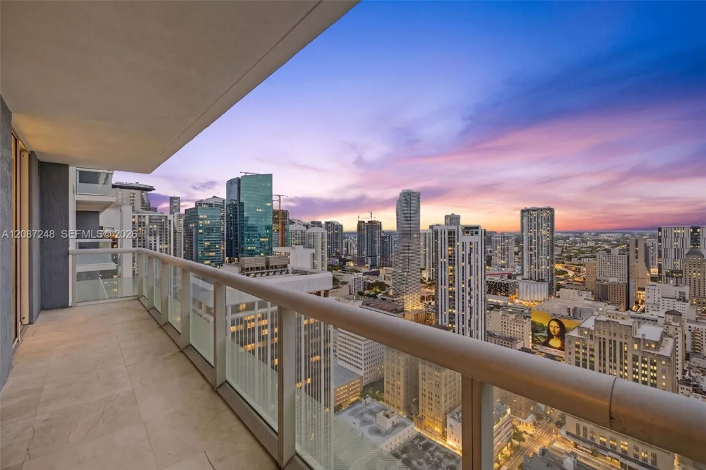 50 Biscayne Blvd #4405 Miami, FL 33132