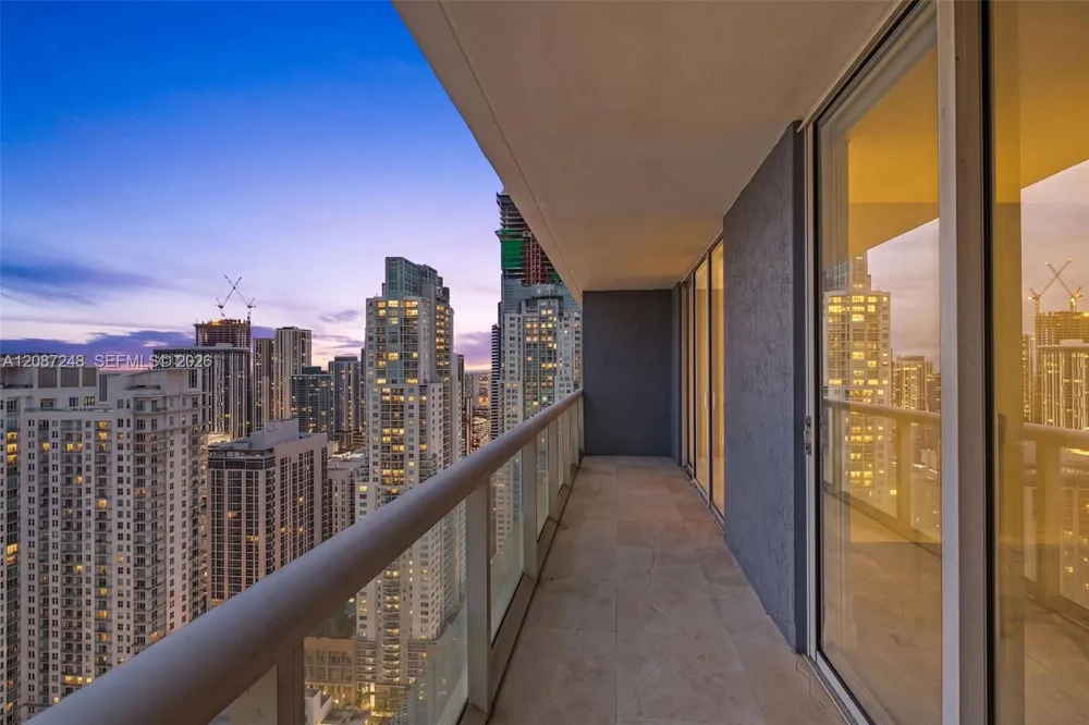 50 Biscayne Blvd #4405 Miami, FL 33132