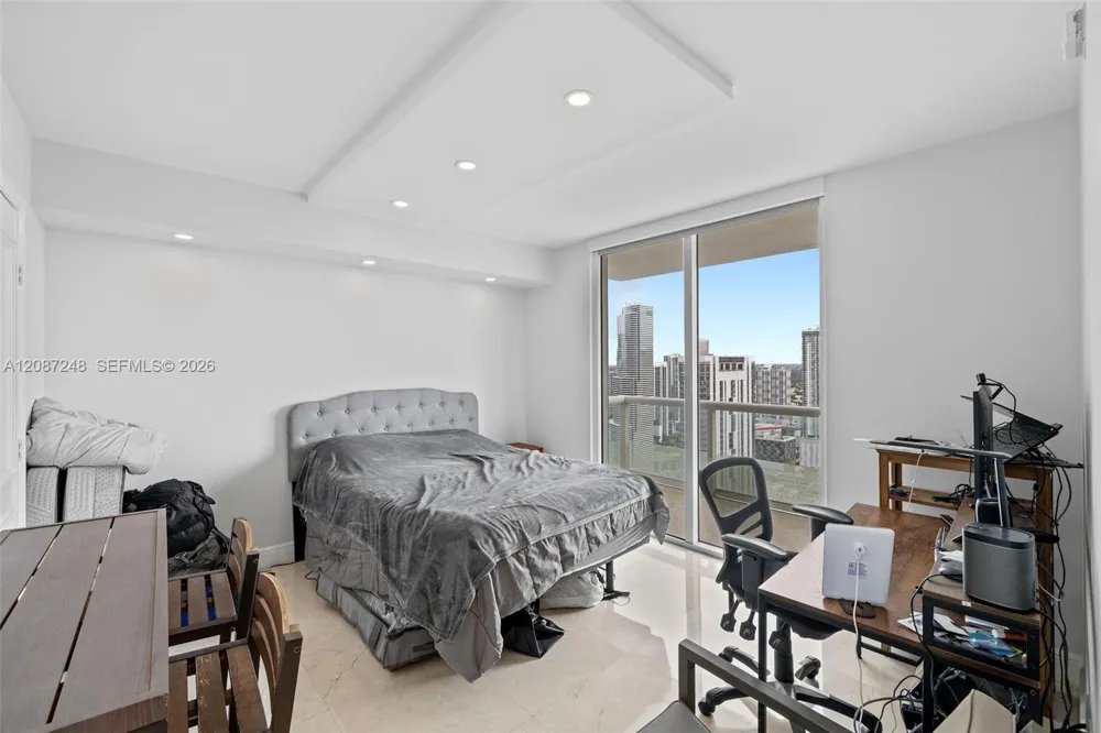 50 Biscayne Blvd #4405 Miami, FL 33132