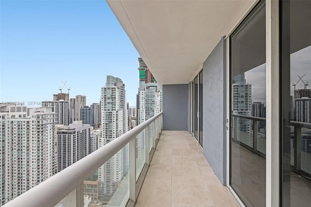 50 Biscayne Blvd #4405 Miami, FL 33132