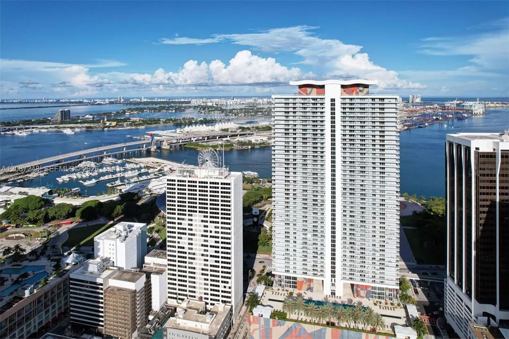 50 Biscayne Blvd #4405 Miami, FL 33132