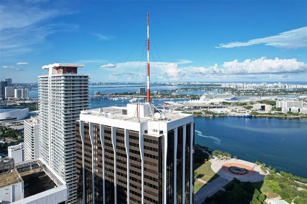 50 Biscayne Blvd #4405 Miami, FL 33132