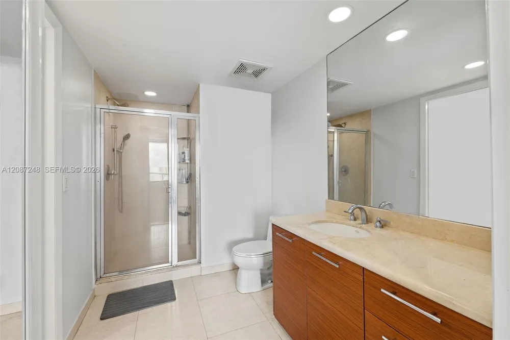50 Biscayne Blvd #4405 Miami, FL 33132