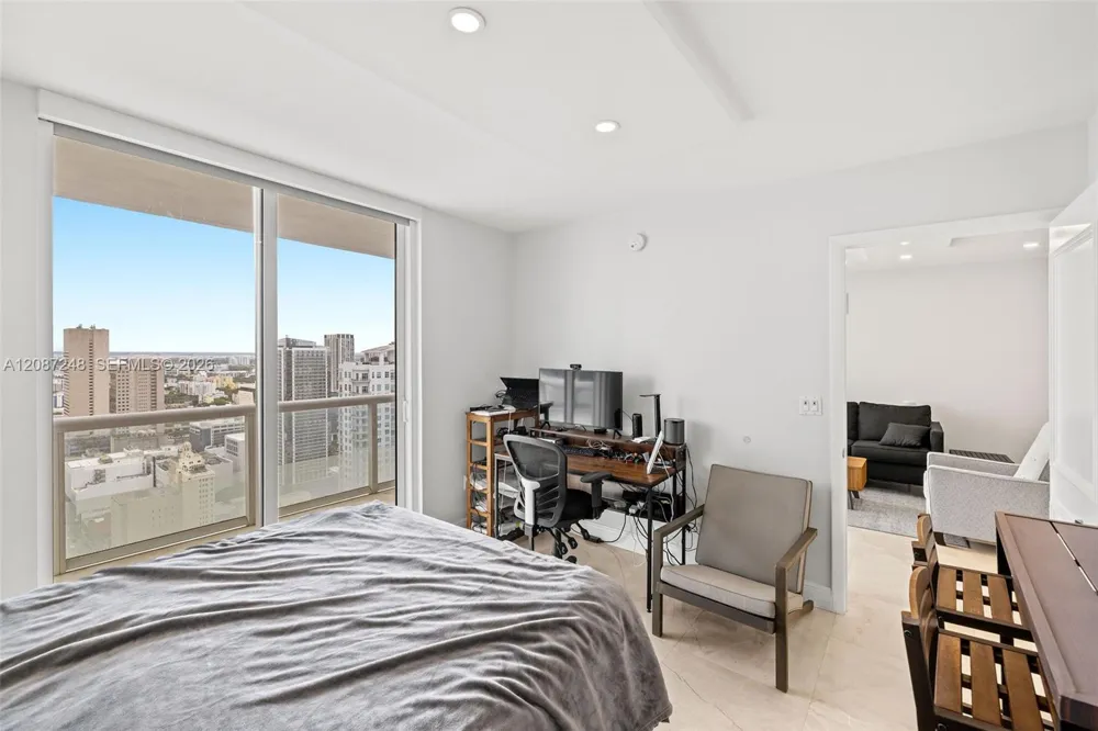 50 Biscayne Blvd #4405 Miami, FL 33132