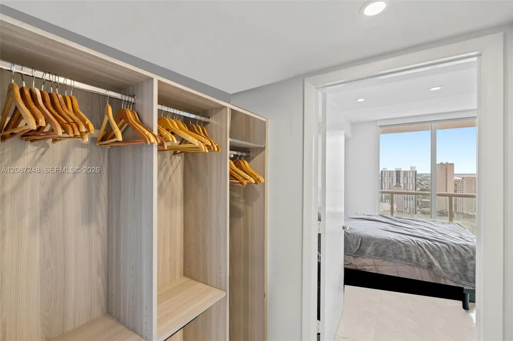 50 Biscayne Blvd #4405 Miami, FL 33132