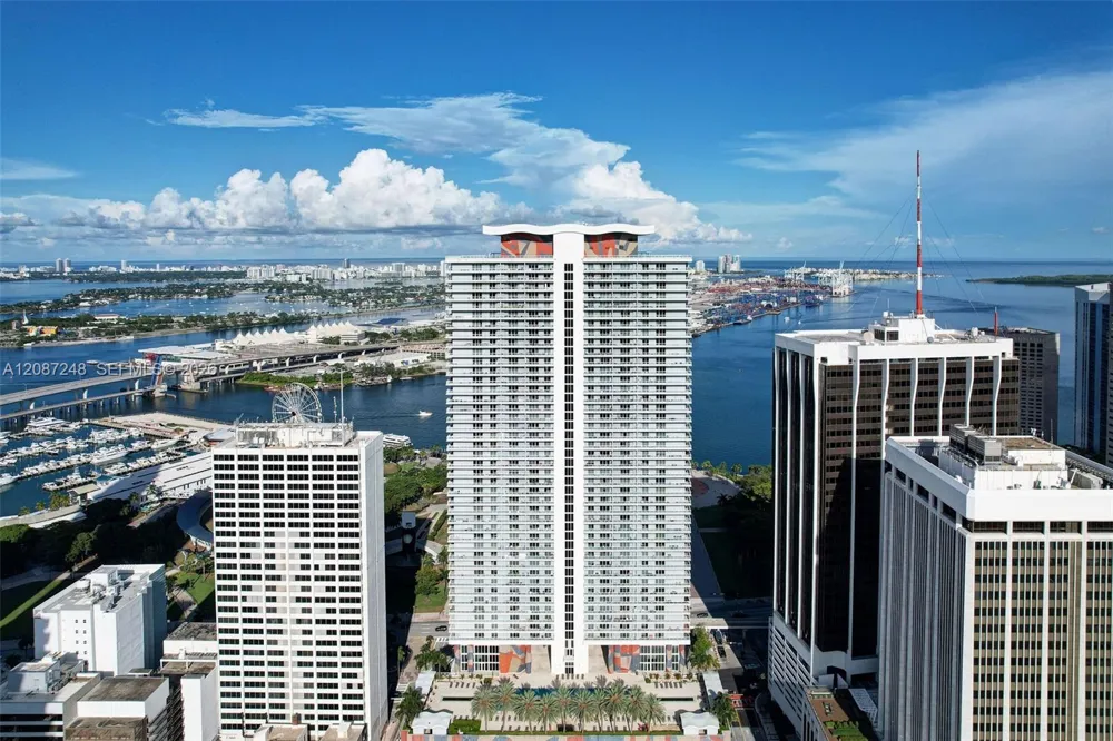 50 Biscayne Blvd #4405 Miami, FL 33132