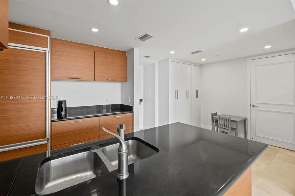 50 Biscayne Blvd #4405 Miami, FL 33132