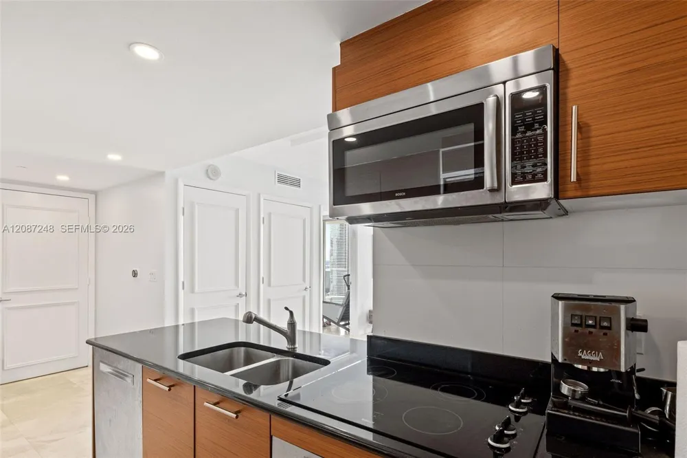 50 Biscayne Blvd #4405 Miami, FL 33132