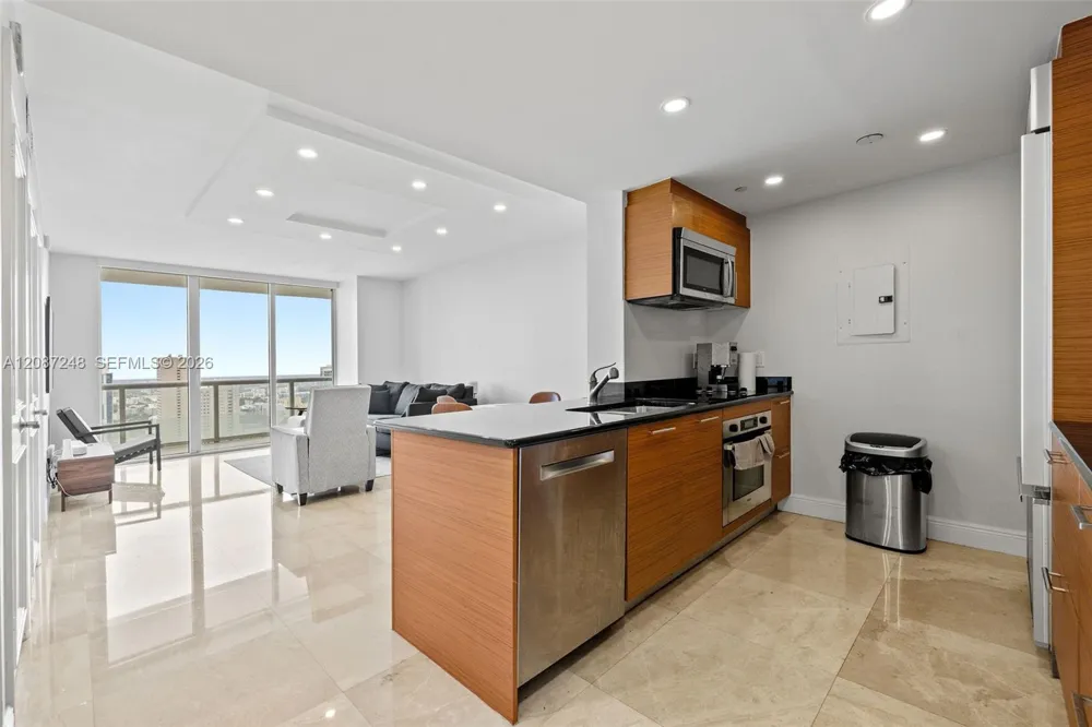 50 Biscayne Blvd #4405 Miami, FL 33132
