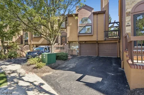8 Faesch Ct
