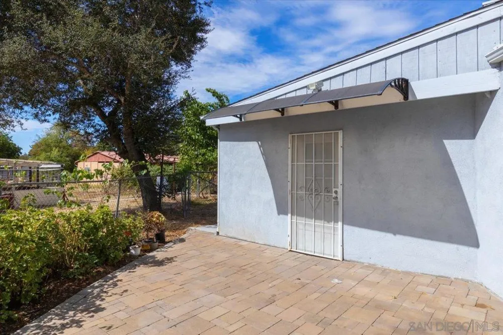1105 North Ave Escondido, CA 92026