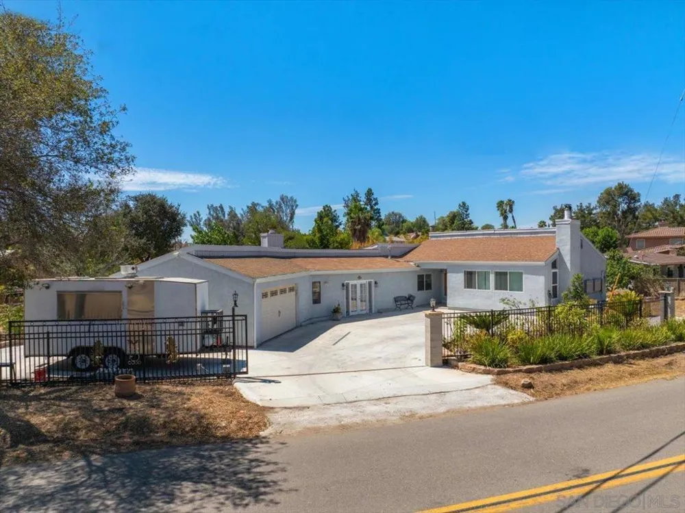1105 North Ave Escondido, CA 92026