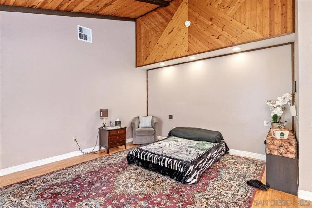 1105 North Ave Escondido, CA 92026