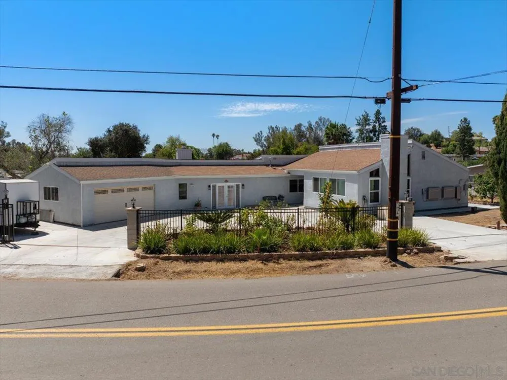 1105 North Ave Escondido, CA 92026