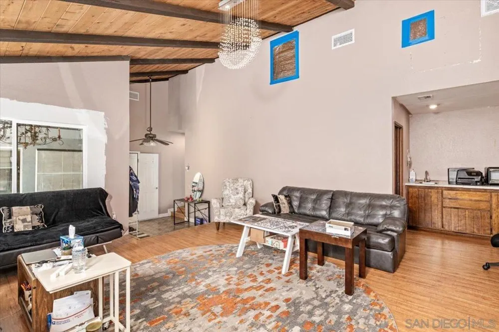 1105 North Ave Escondido, CA 92026