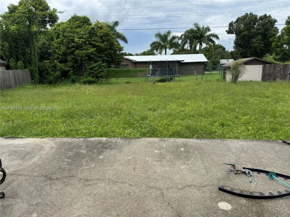 2239 Lotus Rd Fort Myers, FL 33905