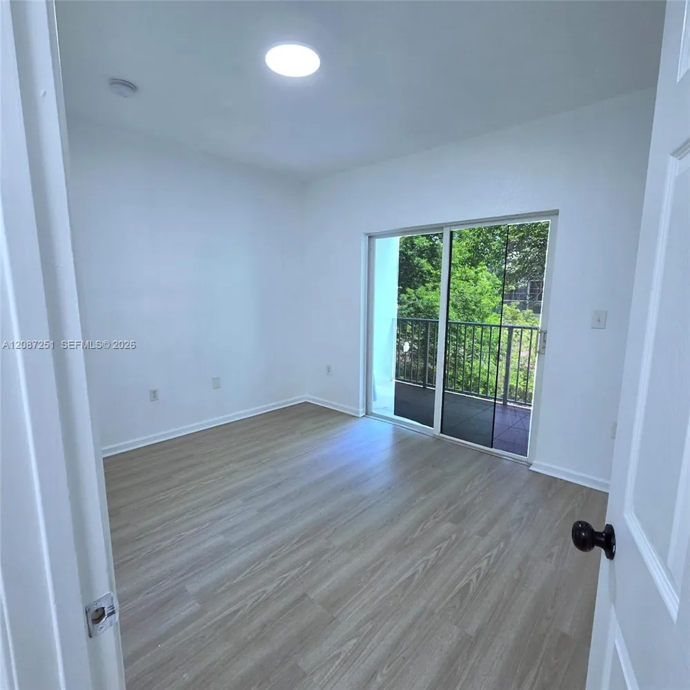 2901 Riverside Dr #203 Coral Springs, FL 33065