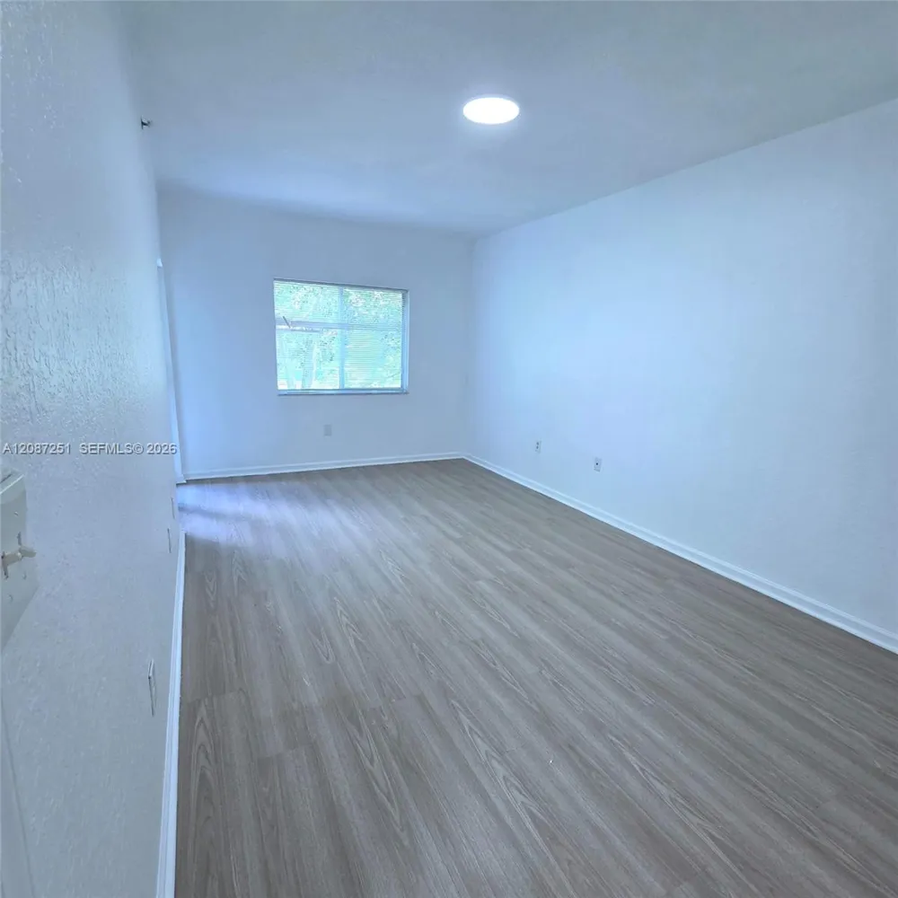 2901 Riverside Dr #203 Coral Springs, FL 33065
